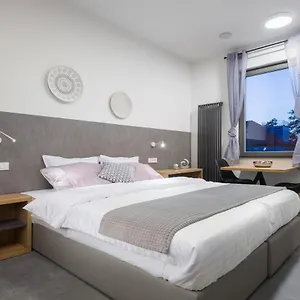 Ξενοδοχείο με διαμερίσματα Emona ****